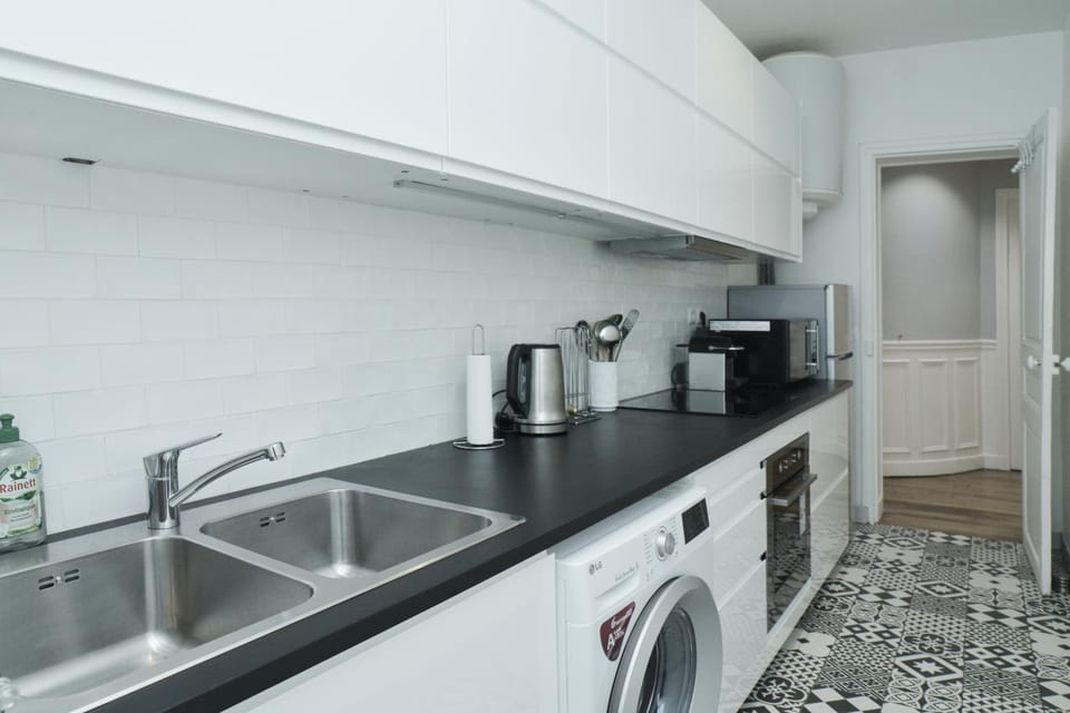 Kitchen or kitchenette, washing machine