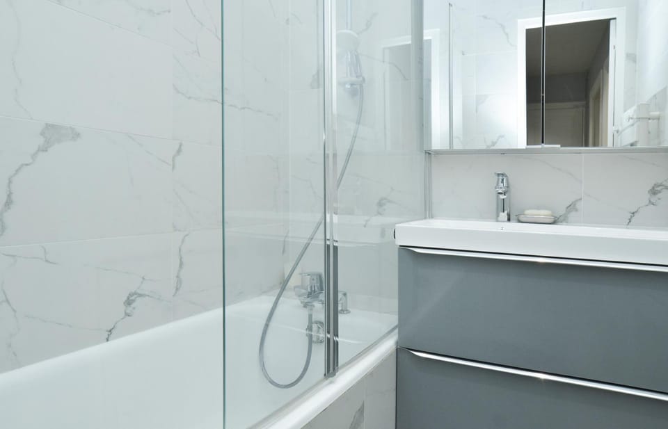 Bathroom, Bath