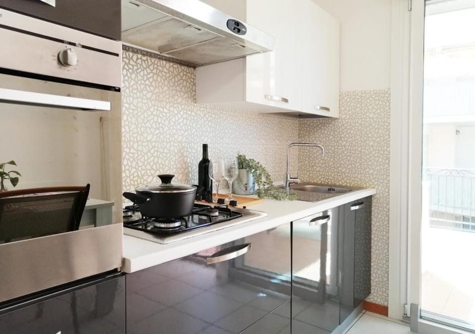 Kitchen or kitchenette, pet friendly, stove