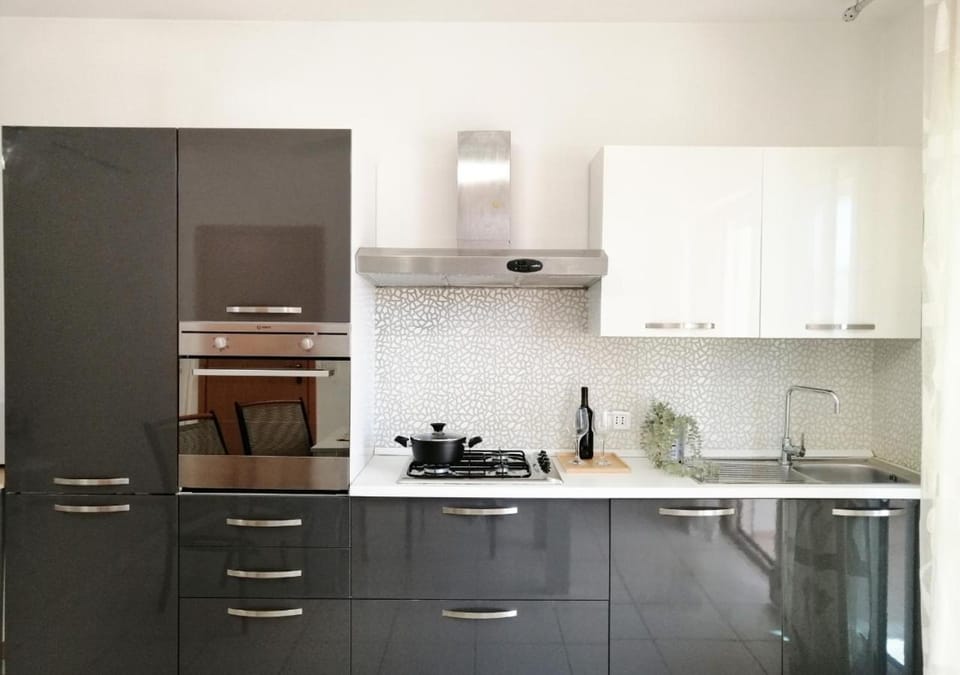Kitchen or kitchenette, pet friendly, stove