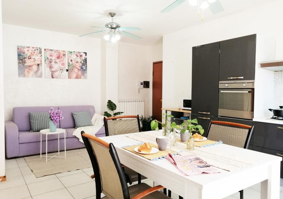 Living room, Dining area, pet friendly
