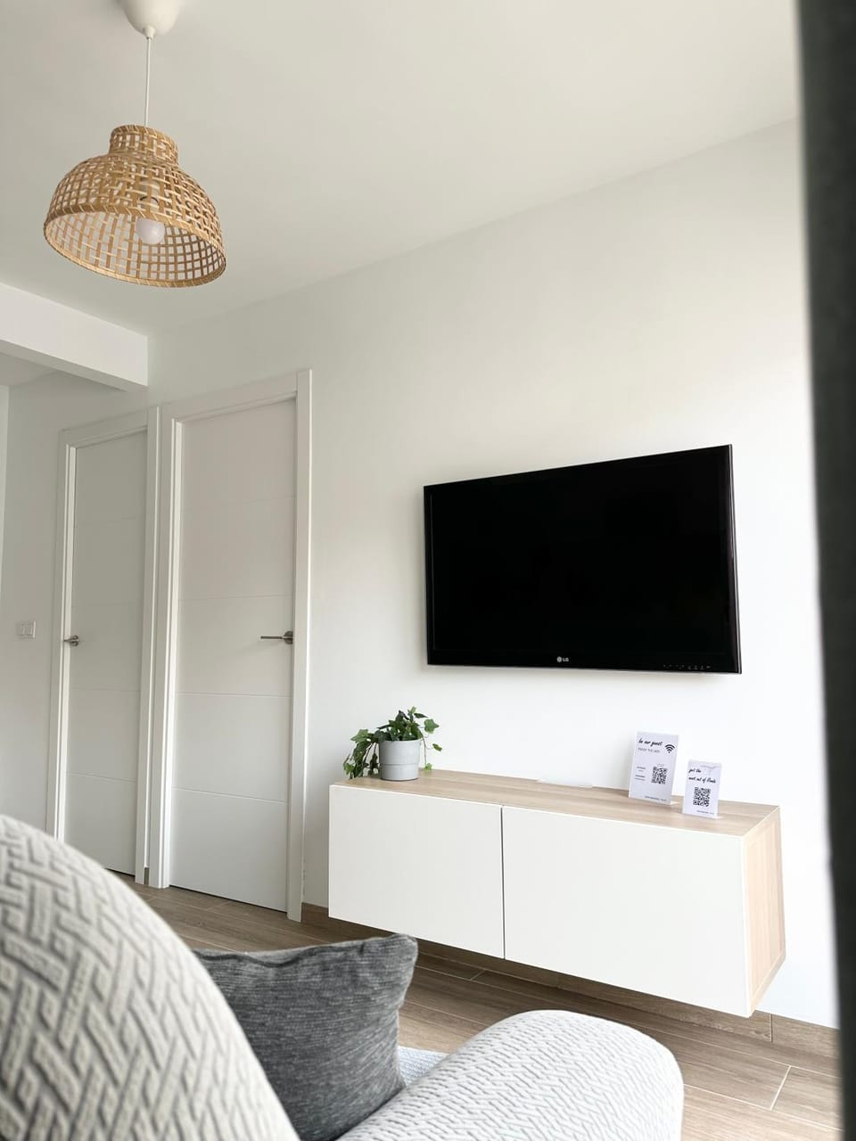 Communal lounge/ TV room, TV and multimedia, Living room