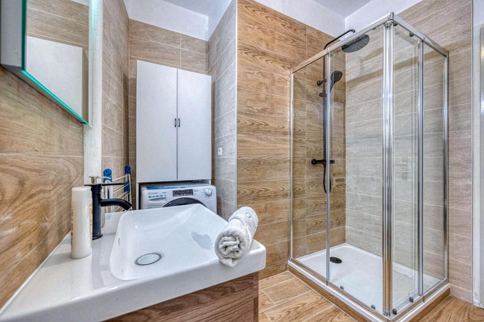 Shower, Bathroom, Bath, towels