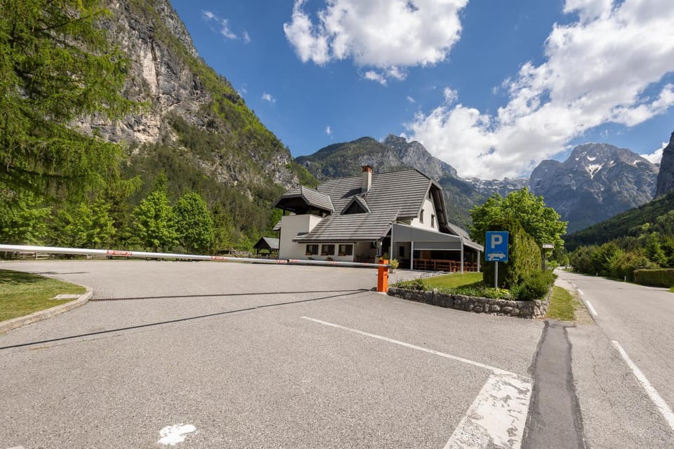 Property building, Day, Natural landscape, View (from property/room), Mountain view, Parking