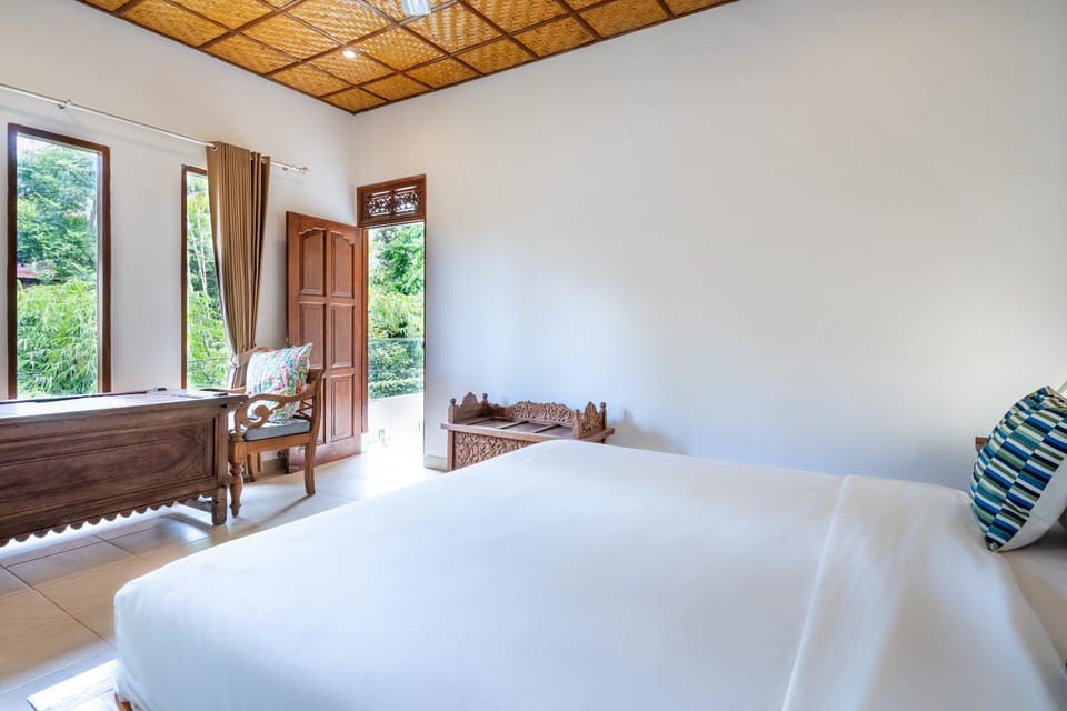 Bed, Living room, Photo of the whole room, Bedroom
