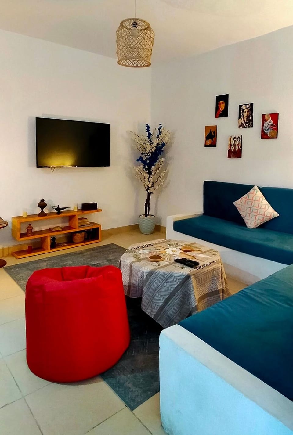 Communal lounge/ TV room, TV and multimedia, Living room, Seating area