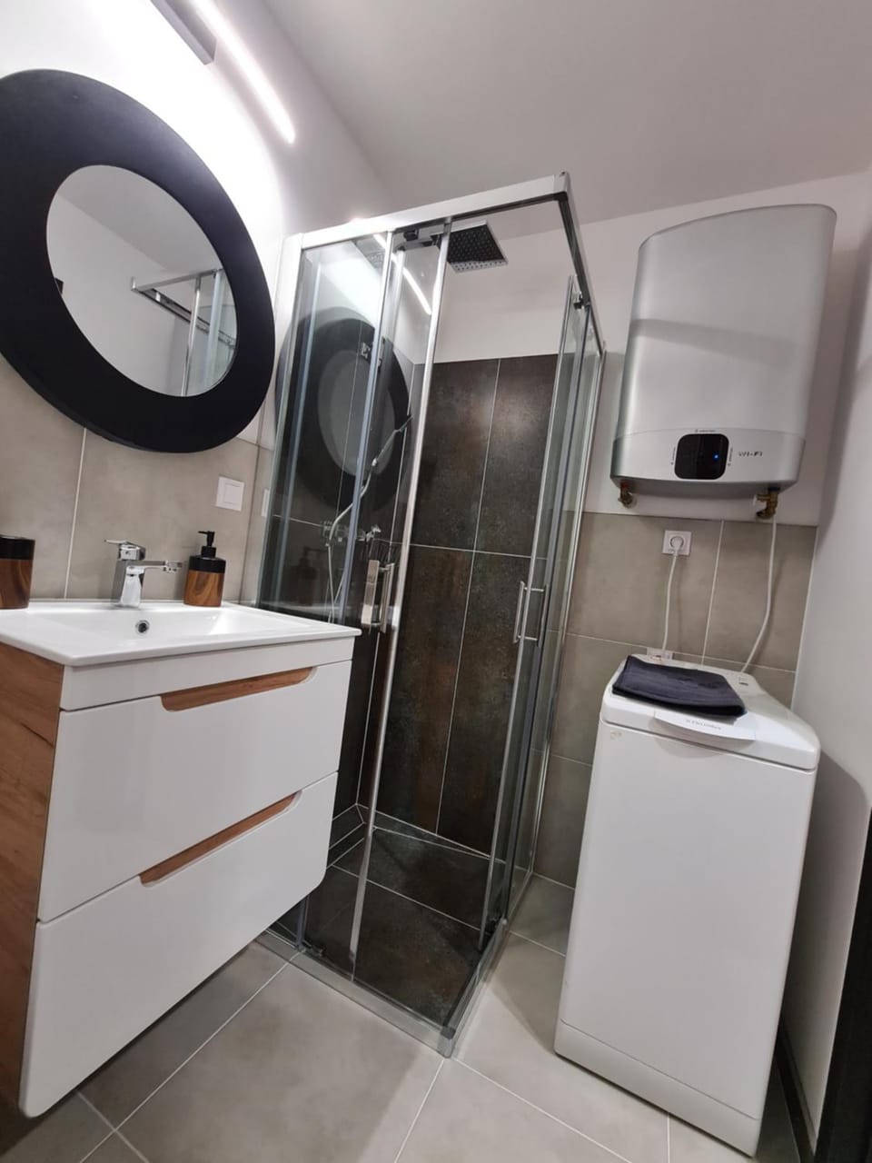 Shower, Bathroom