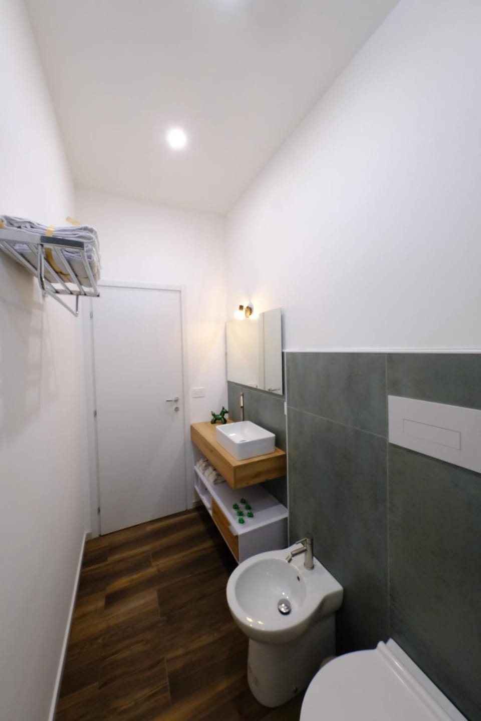Toilet, Bathroom, bidet, towels