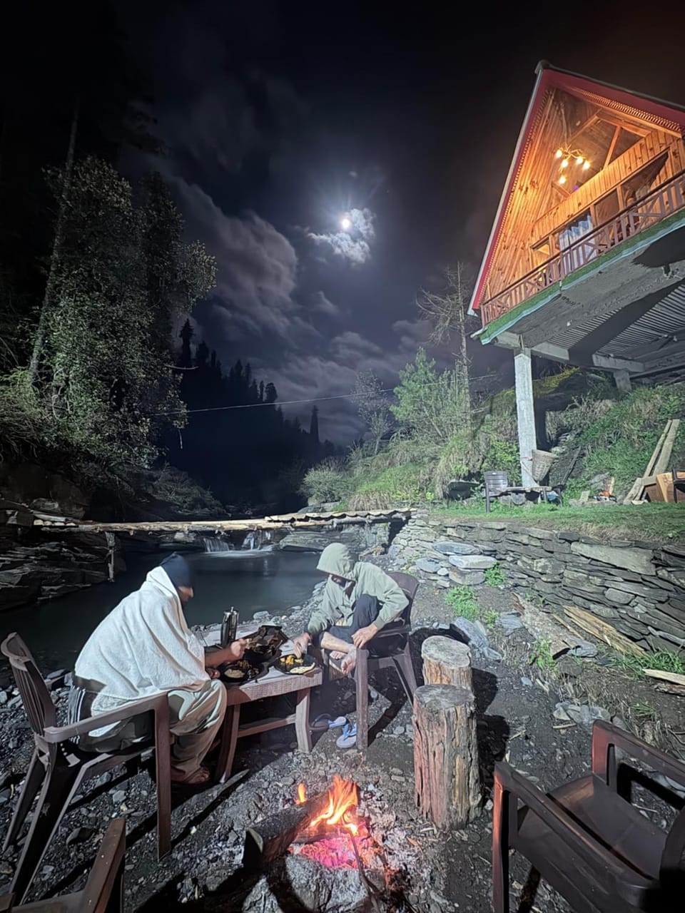 The Riverbank Nest Chalet in Himachal Pradesh
