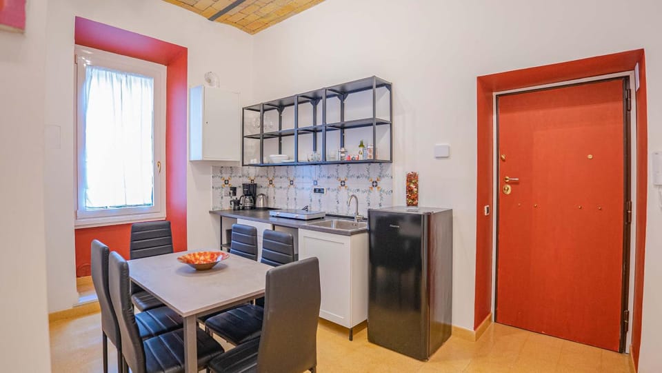 Dining area, kitchen
