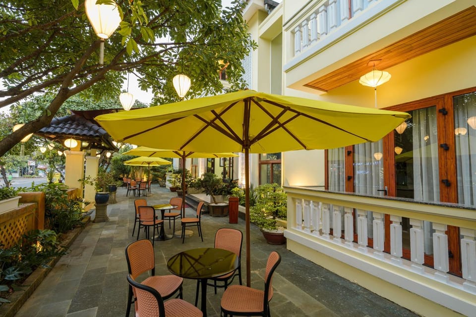 Property building, Patio, Day, Garden, Garden, Balcony/Terrace, Balcony/Terrace, Garden view