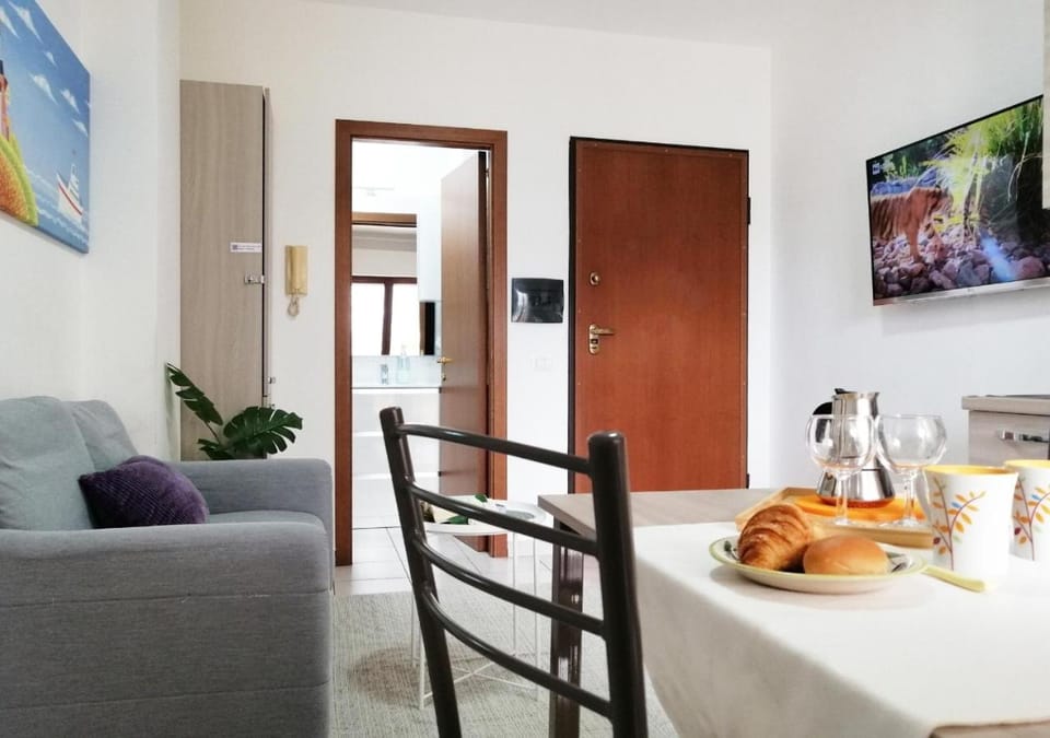 TV and multimedia, Living room, Dining area