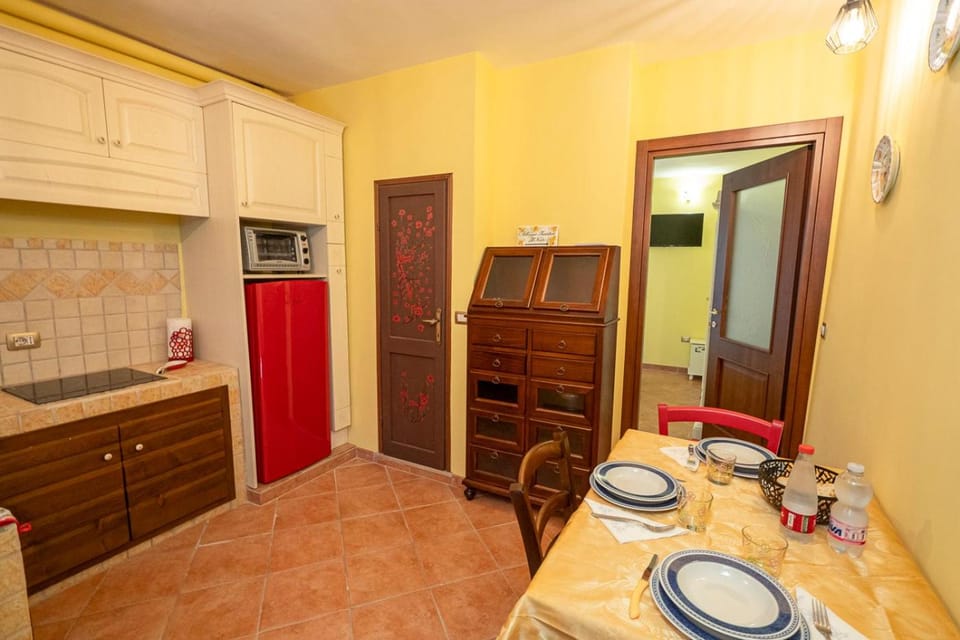 Kitchen or kitchenette, Dining area, pet friendly, stove