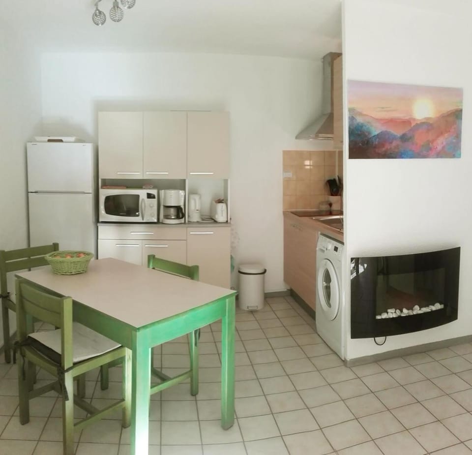 Property building, Kitchen or kitchenette, Living room