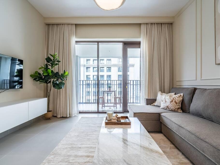 Sunset Creek Oasis: 1BR Gem Luxury Beach Apartment Apartment in Dubai