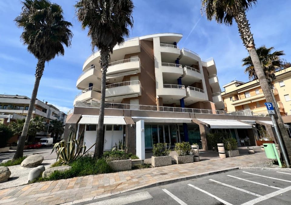 Property building, Day, Neighbourhood, Street view, Location, Parking