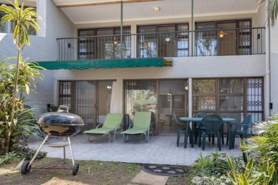 Property building, Patio, Balcony/Terrace