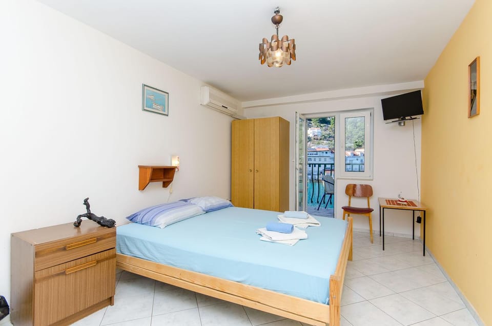 Bed, Balcony/Terrace, Photo of the whole room, Bedroom
