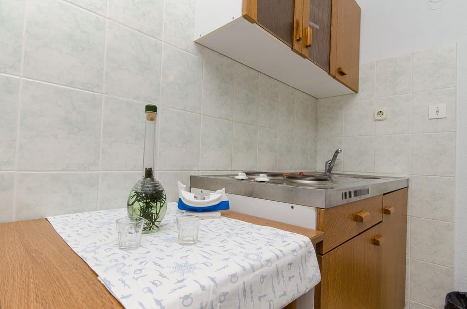 Dining area, stove, kitchen
