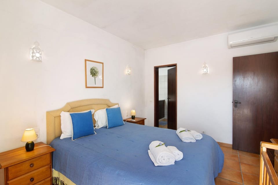 Property building, Living room, Bedroom