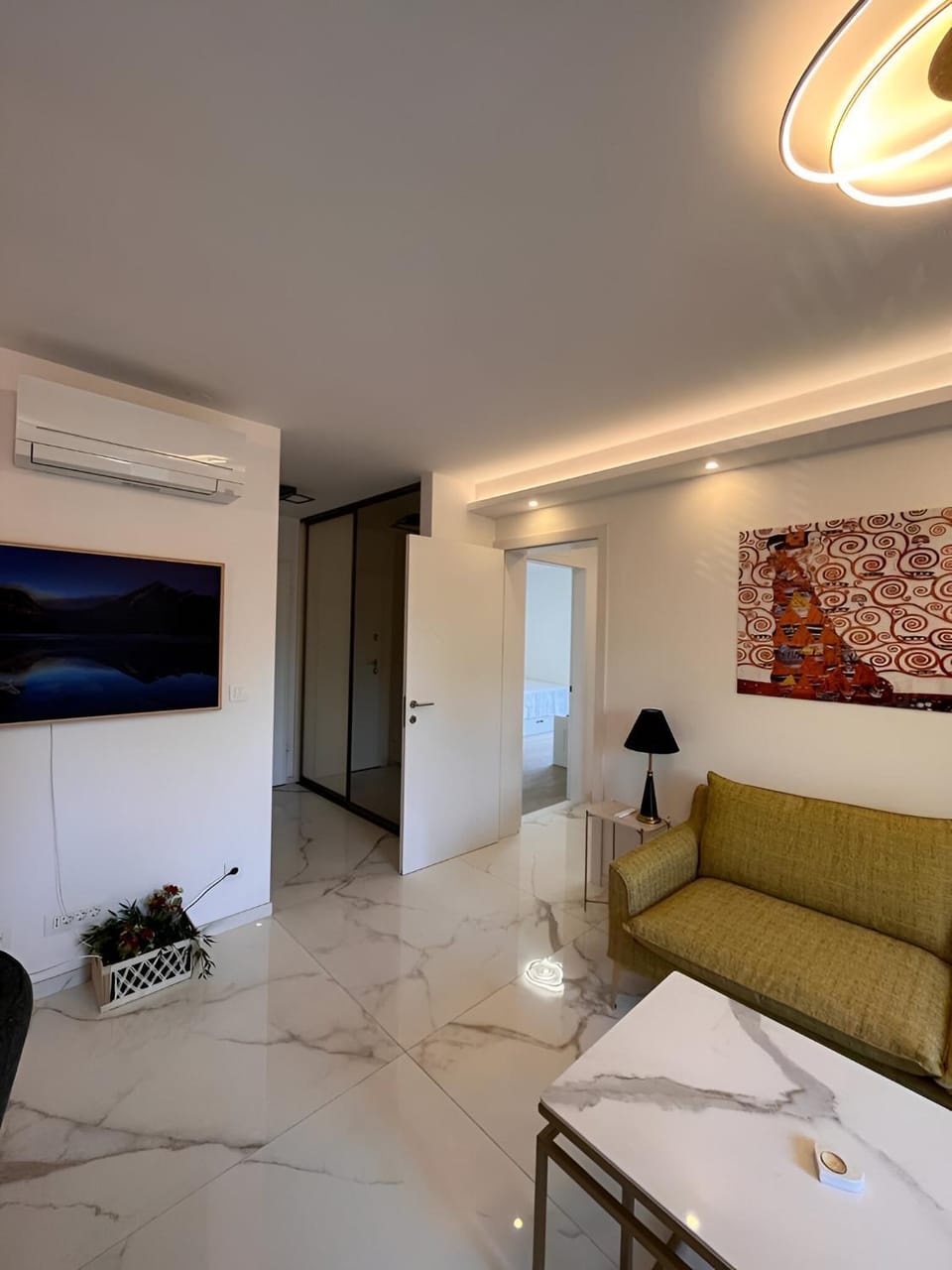 TV and multimedia, Living room, Seating area, air conditioner