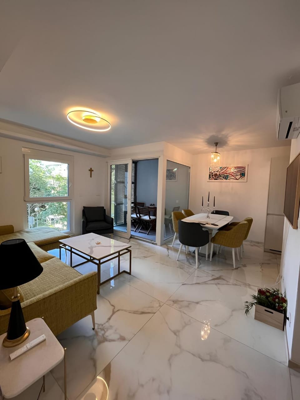 Living room, Seating area, Dining area, air conditioner