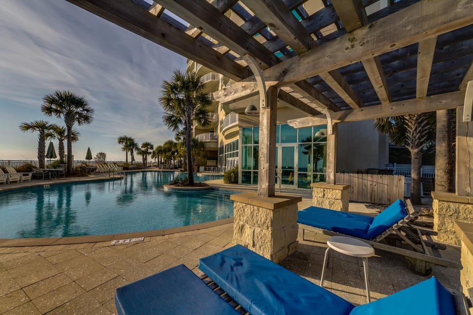 Aqua Resort 906 by Emerald Coast Retreats Apartment in Panama City Beach