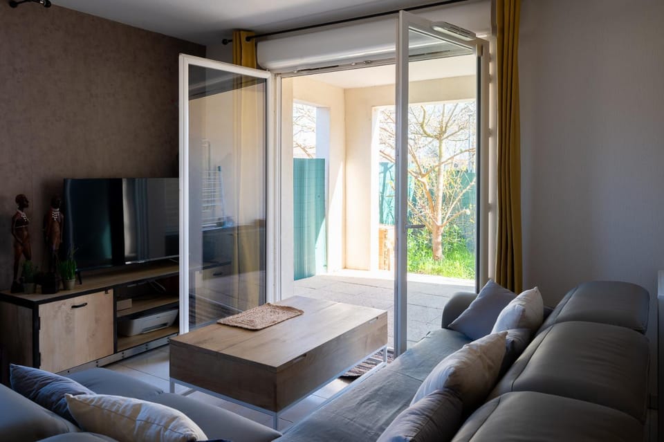 Garden, TV and multimedia, Balcony/Terrace, Living room, Seating area