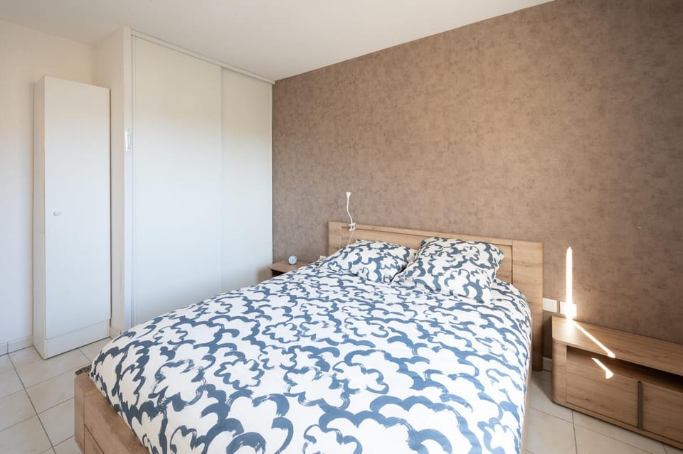 Bed, Photo of the whole room, Bedroom, wardrobe