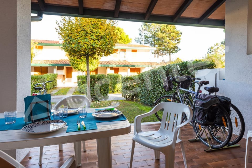 Patio, Dining area