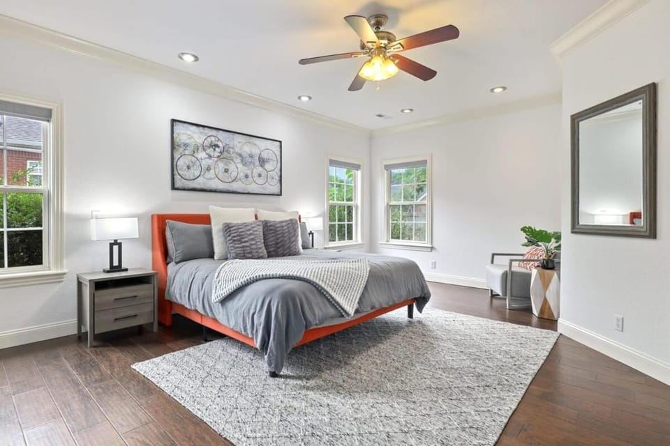 Club Coler- Ultimate Bike Home-Near DT House in Rogers