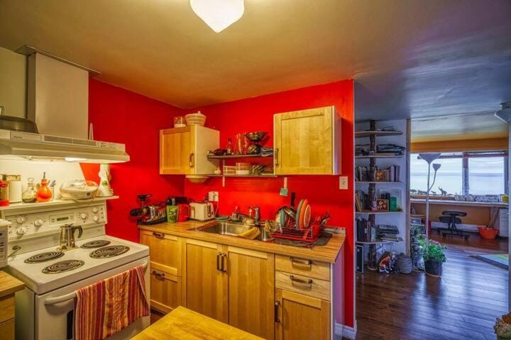 Kitchen or kitchenette