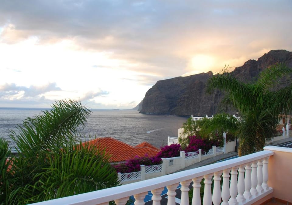 Balcony/Terrace, Mountain view, Sea view