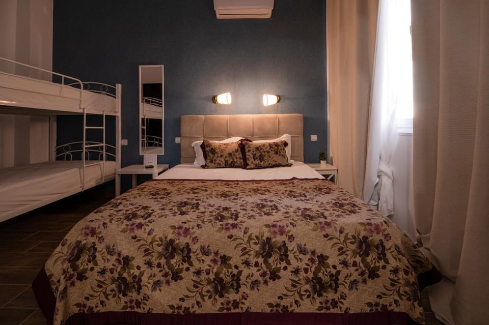 Bed, Photo of the whole room, Bedroom, air conditioner