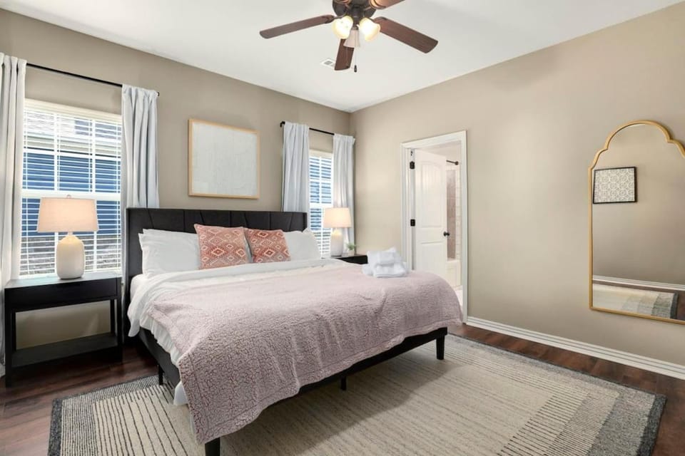 Keats Retreat-5 mi to DT Fayetteville House in Fayetteville