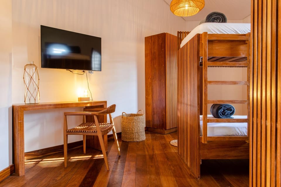 Bedroom, bunk bed