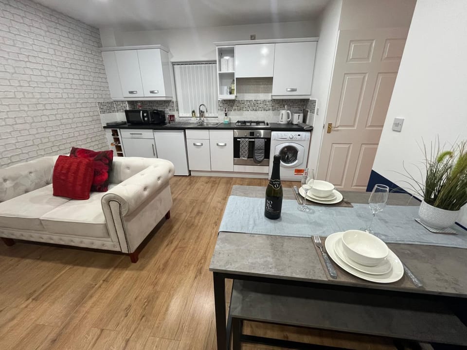 Lichfield City Cathedral Walk 3 Bedroom Coachhouse Apartment in Lichfield