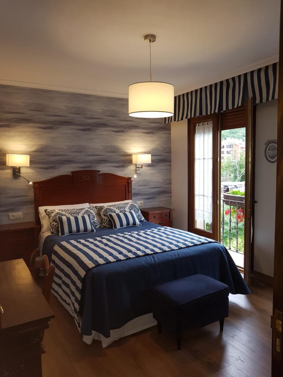Property building, Bed, Photo of the whole room, Bedroom