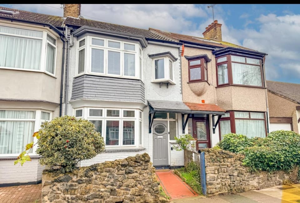 Welcome to Northview House Stylish 4 Bedroom Home in Southend by Jesswood Properties Contractors Corporates Relocation Stays Long Stays Welcome House in Southend-on-Sea