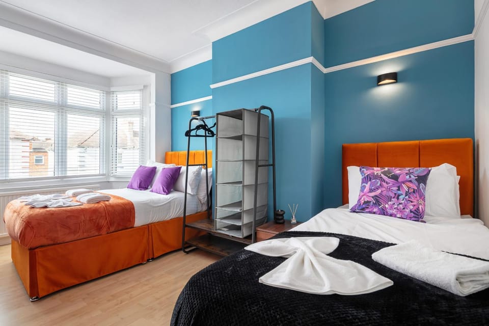 Bed, Photo of the whole room, Bedroom, towels