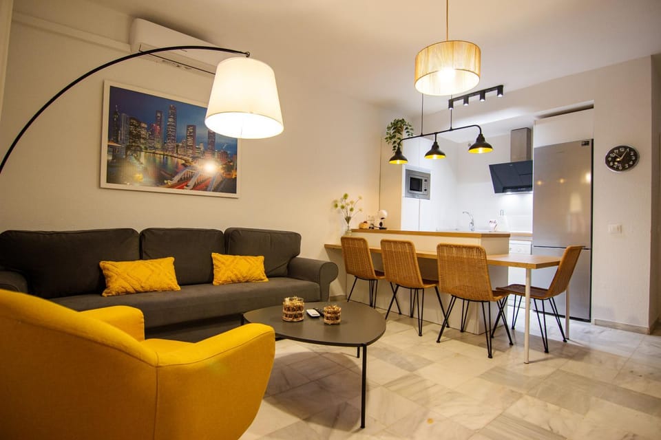 Communal lounge/ TV room, Kitchen or kitchenette, Living room, Seating area, Dining area, Communal kitchen