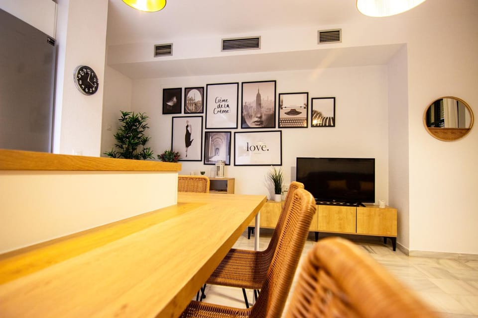 Communal lounge/ TV room, TV and multimedia, Living room, Seating area, Evening entertainment