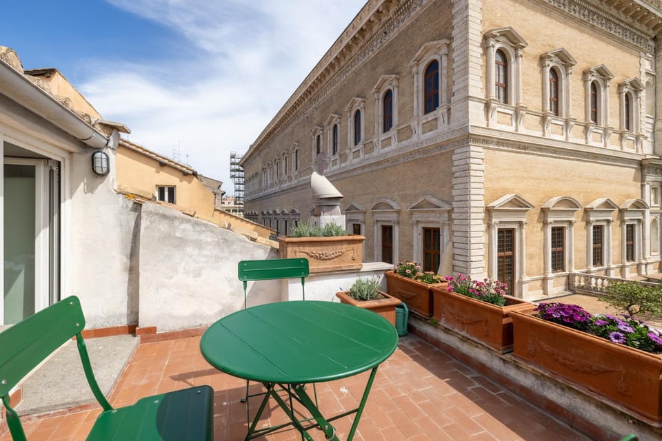 Farnesi Terrace Penthouse Apartment in Rome
