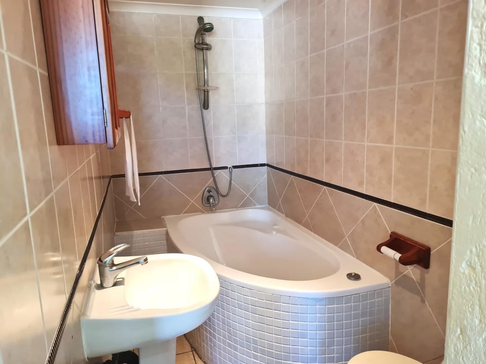 Shower, Toilet, Bathroom, Bath