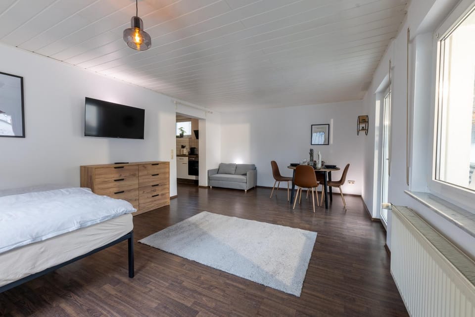 TV and multimedia, Living room, Dining area, Bedroom, Food