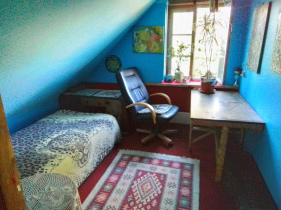 Bed, Living room