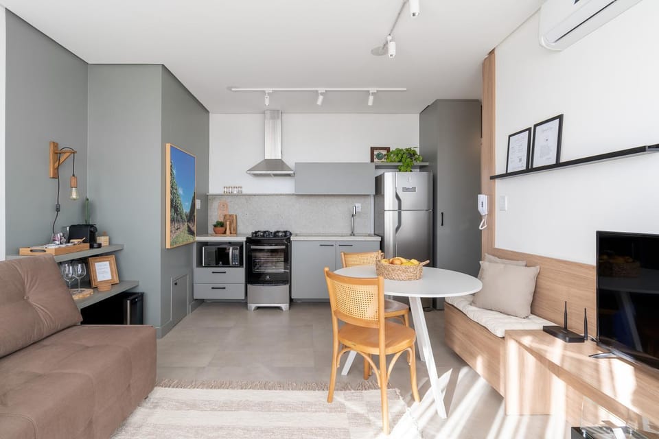 Dining area, kitchen