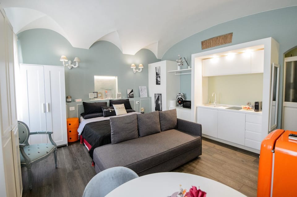 Kitchen or kitchenette, Living room, Seating area