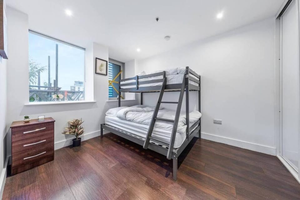 Sleep 7 20 mins from London Waterloo BP65 Apartment in London