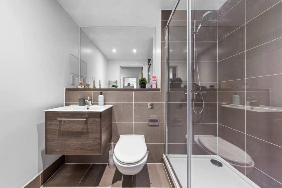 Sleep 7 20 mins from London Waterloo BP65 Apartment in London